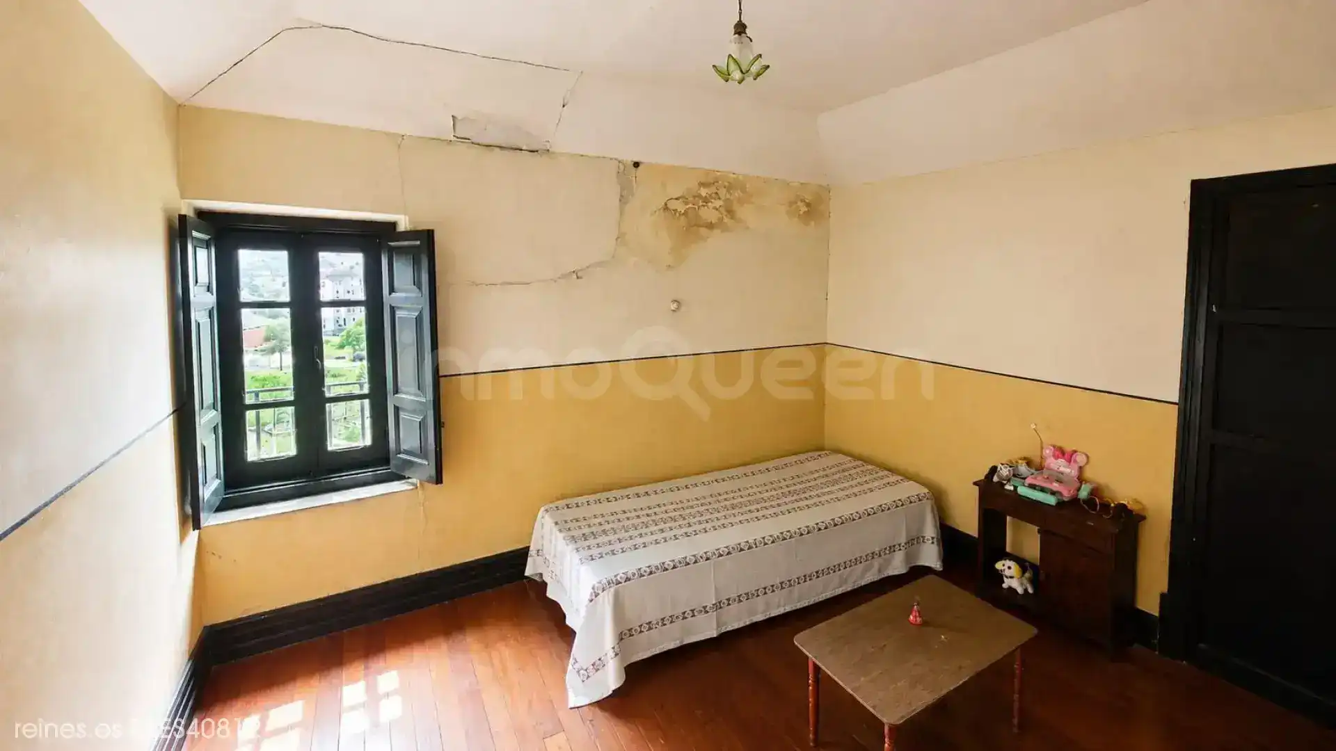 Sala d'estar de Casa o xalet en venda en Vegadeo amb Calefacció, Jardí privat i Terrassa