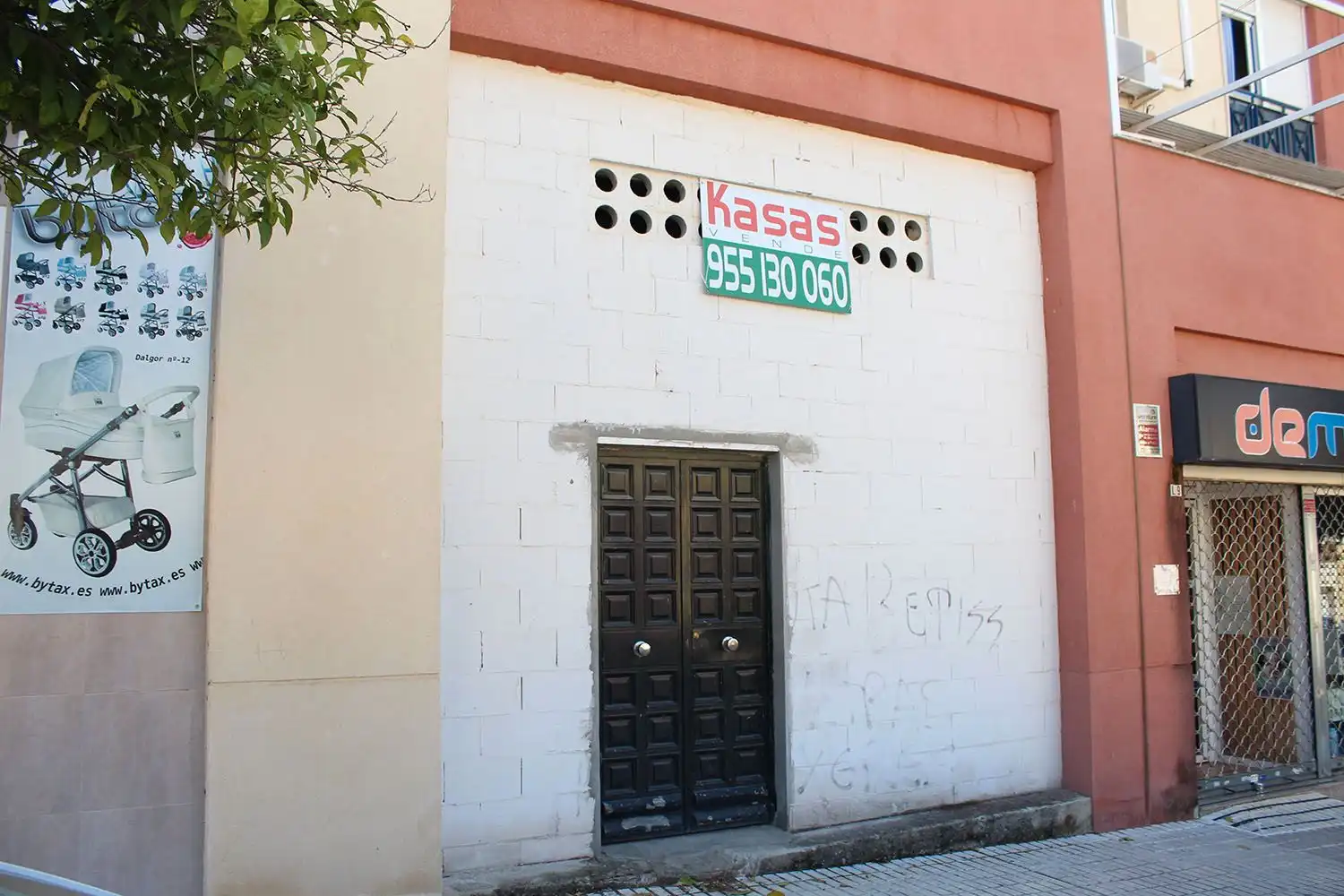 Vista exterior de Local en venta en Alcalá de Guadaira