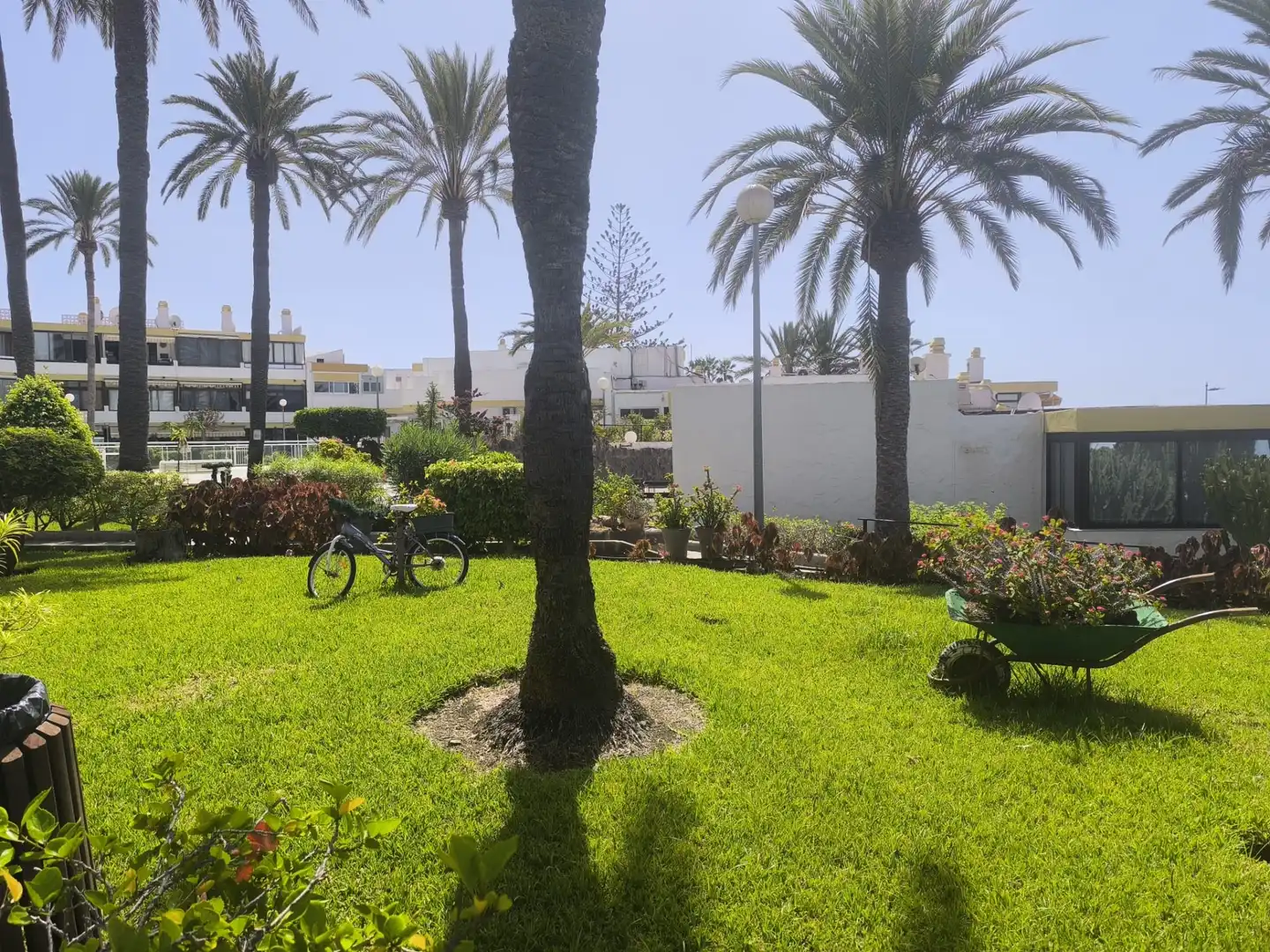 Vista exterior de Apartament en venda en San Bartolomé de Tirajana amb Aire condicionat, Terrassa i Piscina comunitària