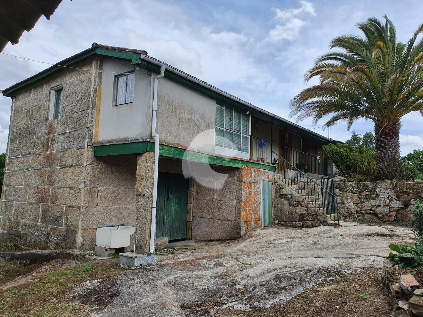 Vista exterior de Casa o xalet en venda en O Pereiro de Aguiar  amb Jardí privat