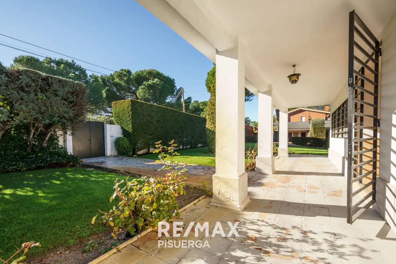 Vista exterior de Casa o xalet en venda en Tudela de Duero amb Calefacció, Jardí privat i Terrassa