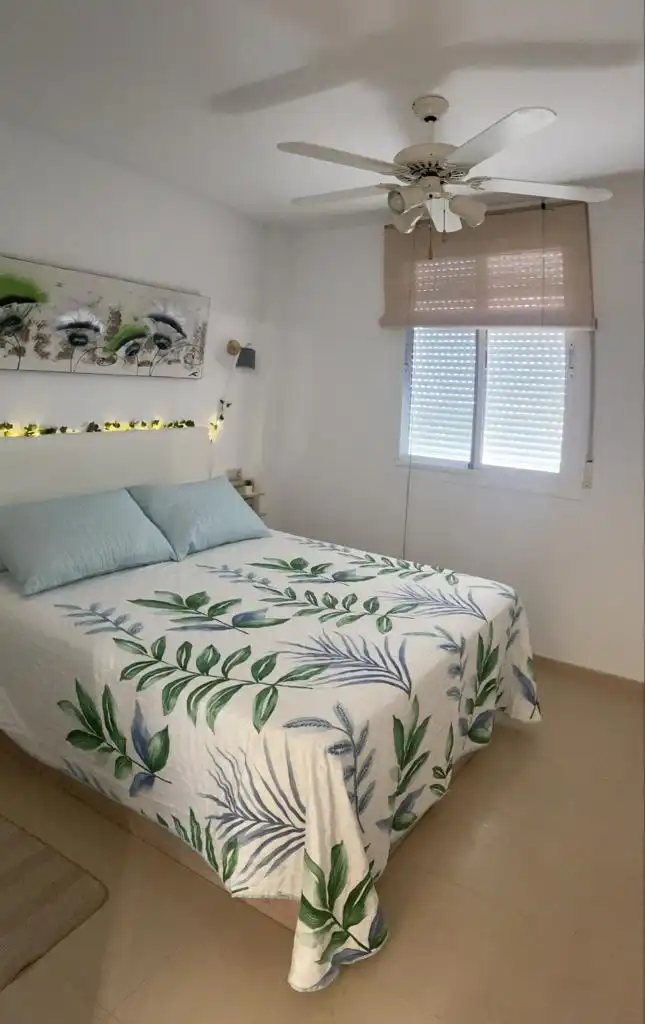 Schlafzimmer von Dachboden zum Verkauf in Pulpí mit Klimaanlage, Heizung und Privatgarten