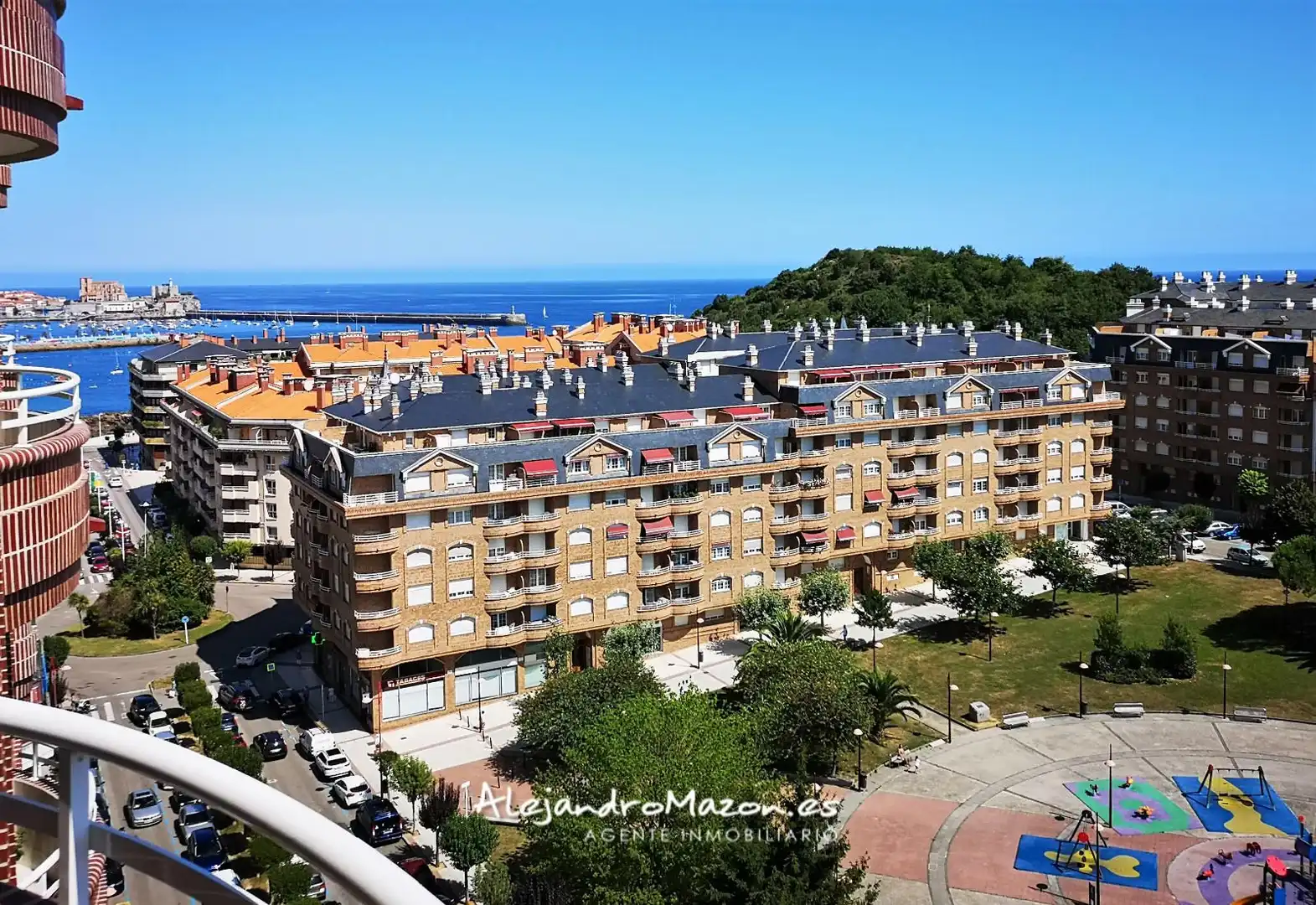 Exterior view of Flat for rent in Castro-Urdiales  with Heating, Terrace and Swimming Pool