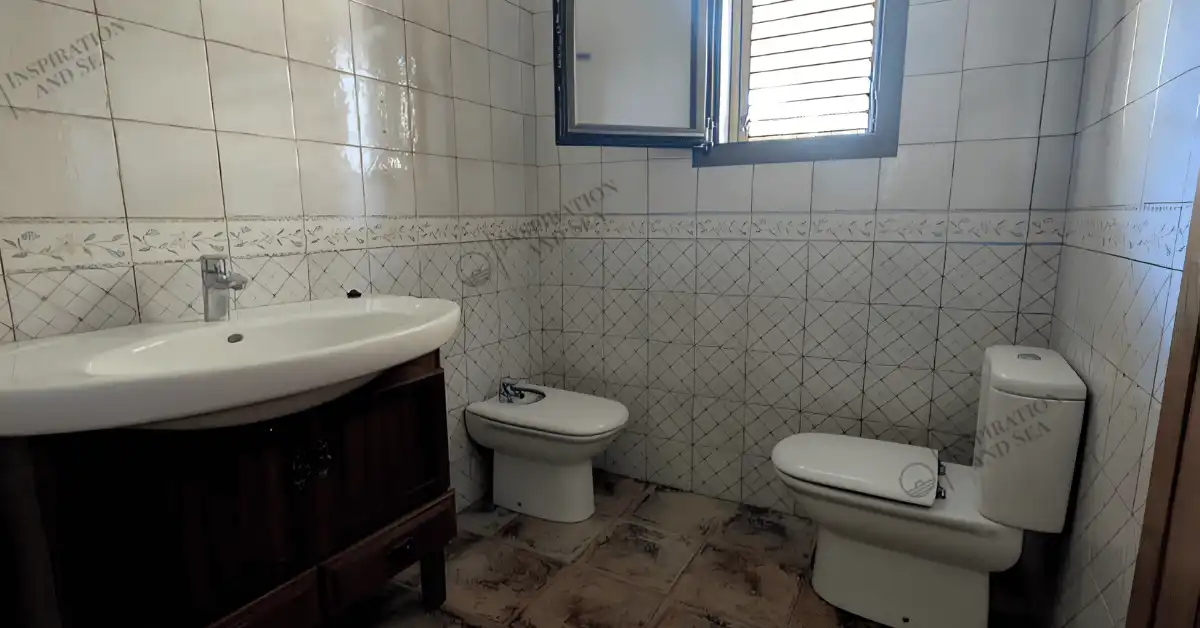 Badezimmer von Haus oder Chalet zum Verkauf in Sant Josep de sa Talaia mit Privatgarten und Terrasse