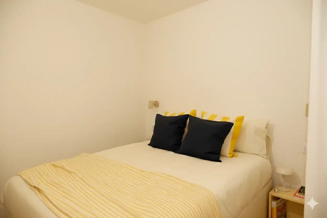 Dormitori de Apartament en venda en Madrid amb Aire condicionat, Calefacció i Moblat