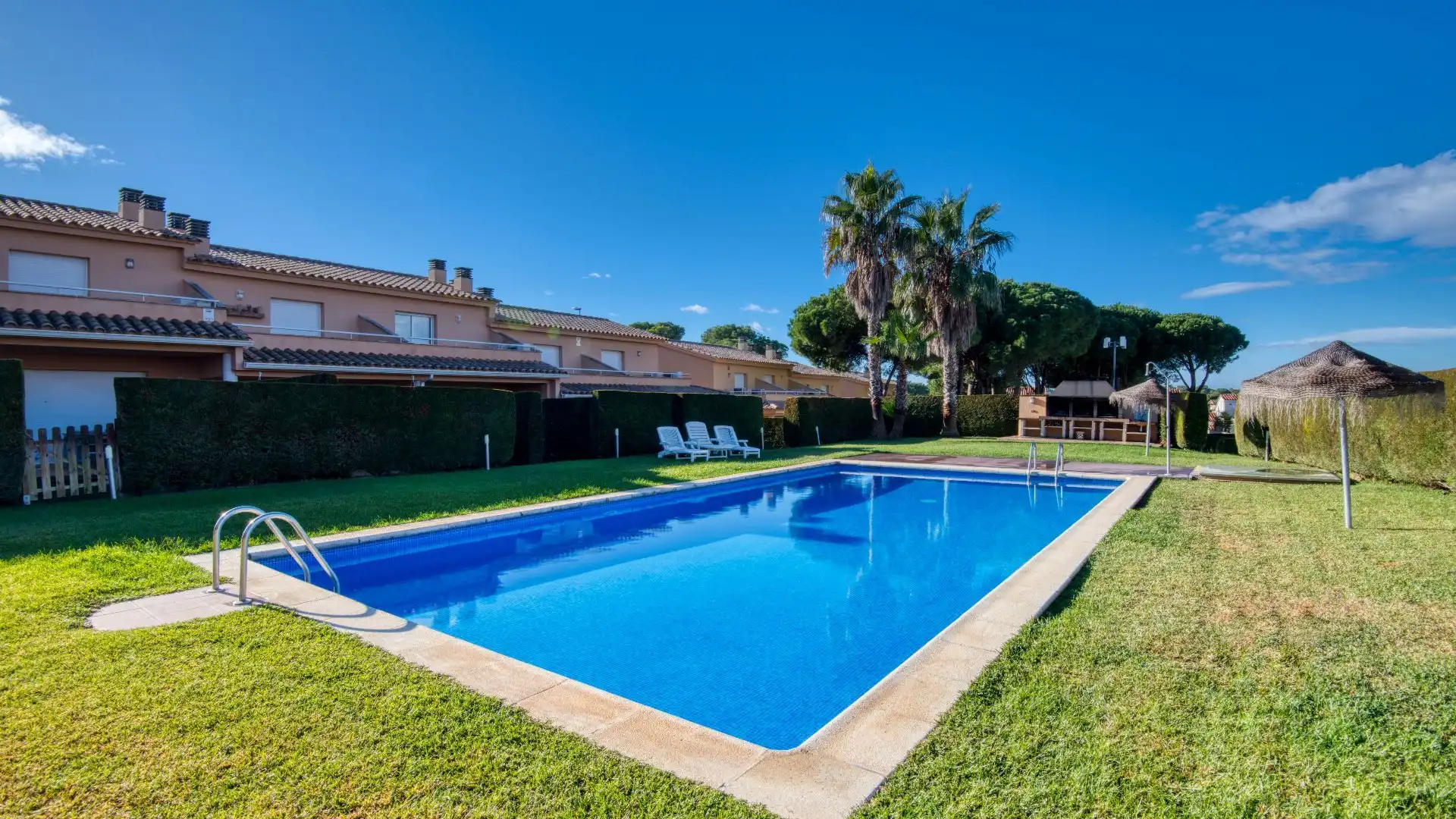 Piscina de Casa adosada en venta en L'Escala con Aire acondicionado, Calefacción y Terraza