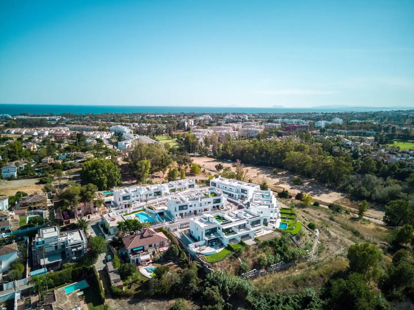 Vista exterior de Casa adosada de lloguer en Marbella amb Terrassa