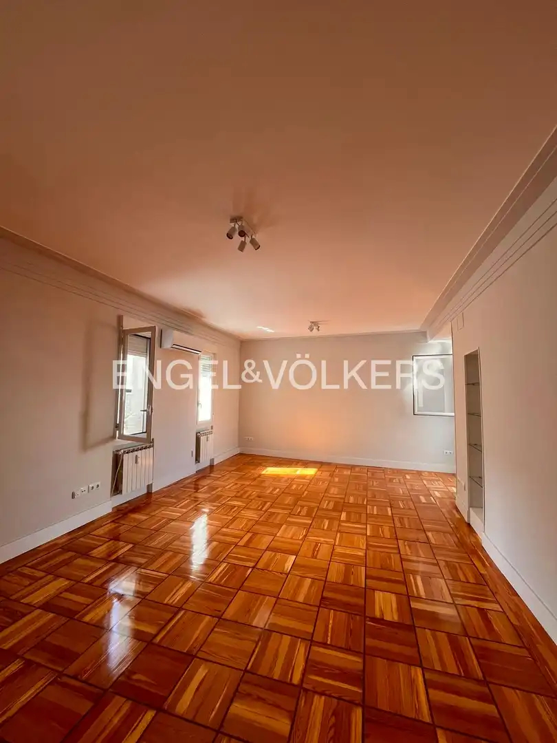 Living room of Flat for rent in Madrid  with Air Conditioner and Heating