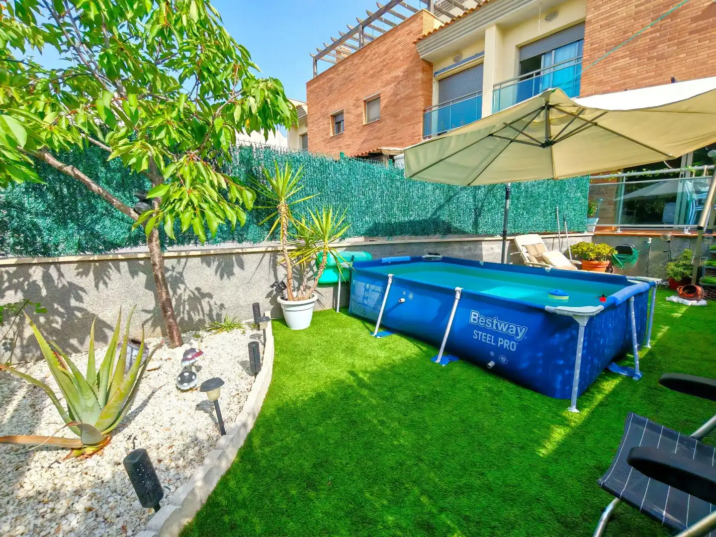 Piscina de Casa adosada en venta en El Vendrell con Aire acondicionado, Calefacción y Jardín privado