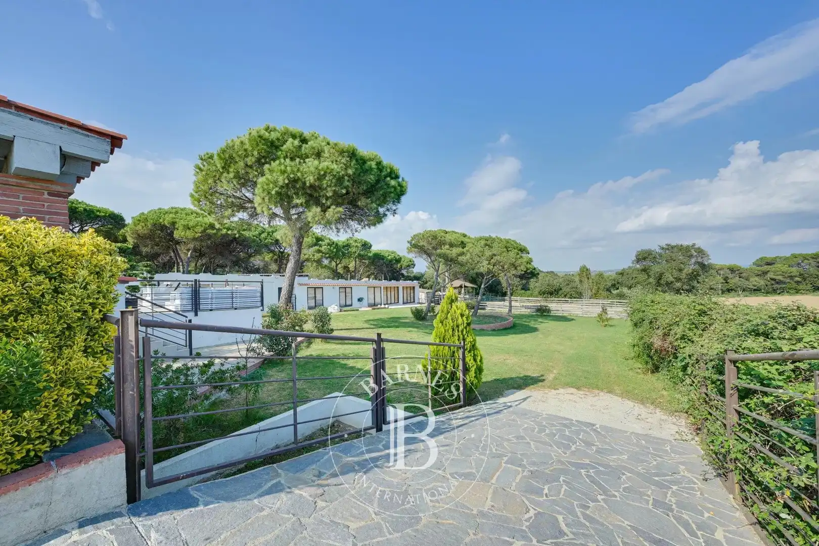 Country homes for sale in Montbarbat