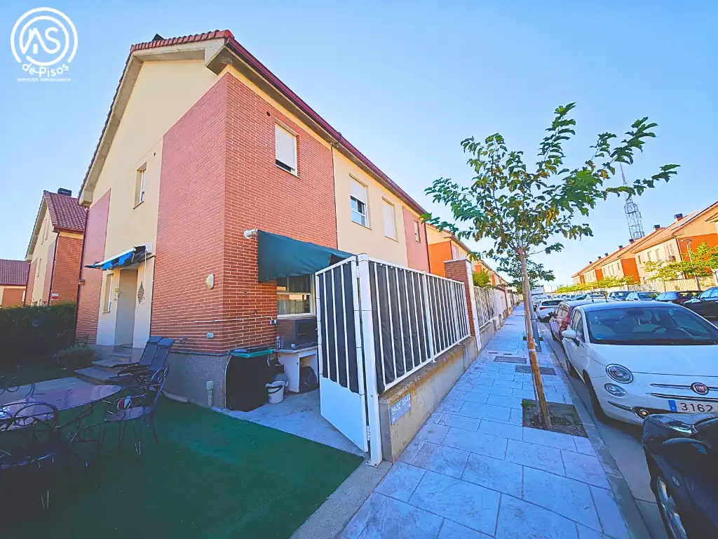 Casa aparellada amb jardí en venda a Calle Don Quijote de la Mancha 19, imagen 56