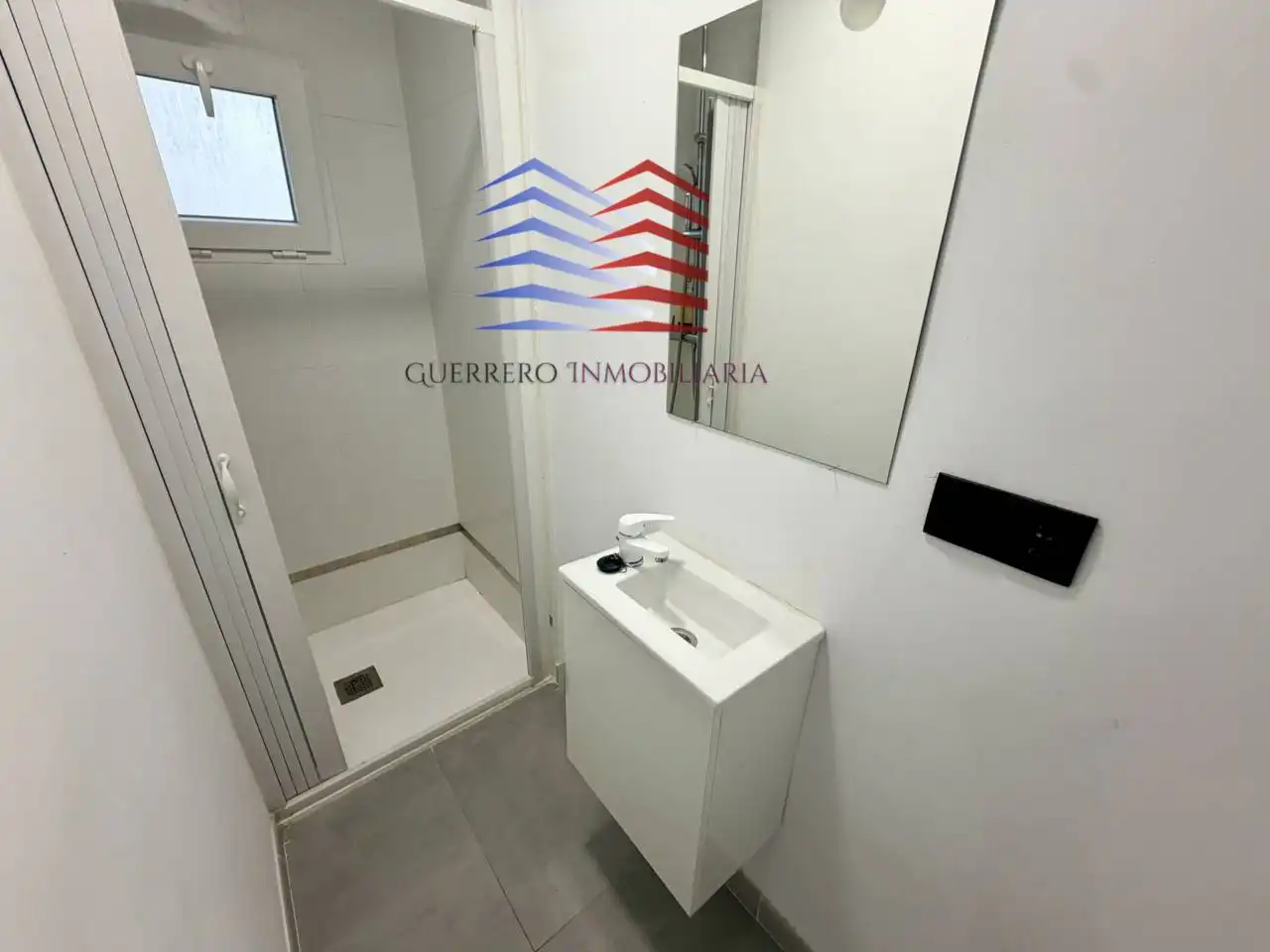 Bathroom of Flat for rent in Ourense Capital   with Heating, Storage room and Furnished
