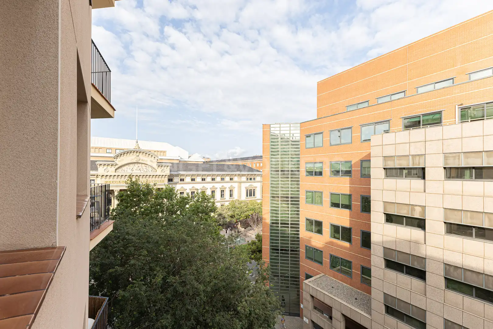 Vista exterior de Pis en venda en Barcelona amb Aire condicionat, Calefacció i Balcó