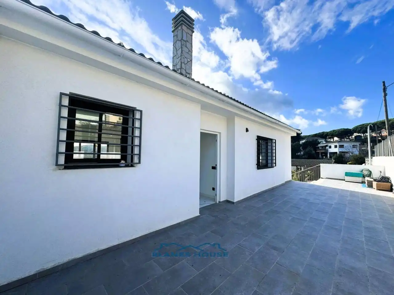 Vista exterior de Casa o xalet en venda en Palafolls amb Aire condicionat, Calefacció i Jardí privat
