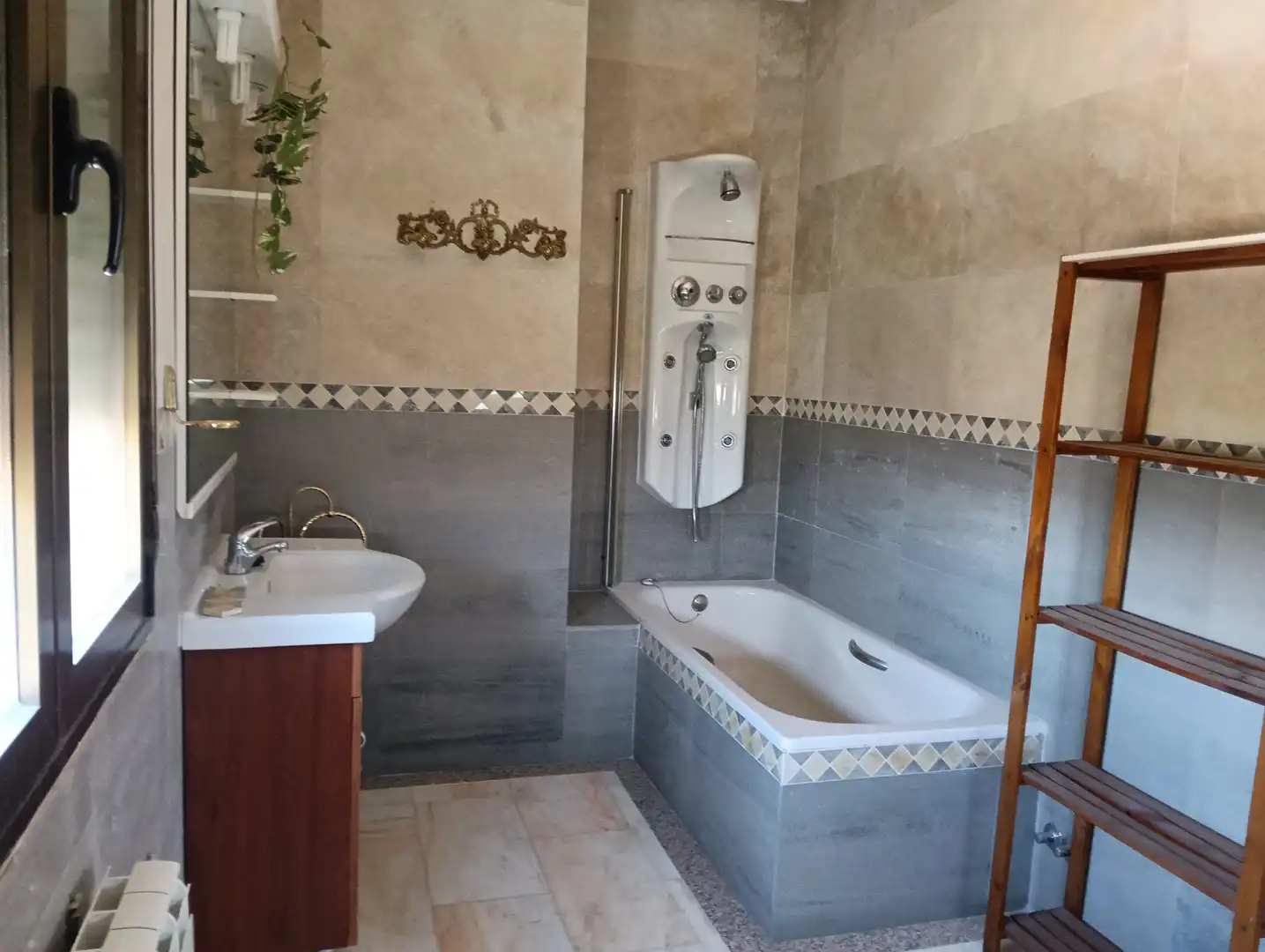 Bany de Casa o xalet en venda en Casarrubios del Monte amb Aire condicionat, Calefacció i Jardí privat