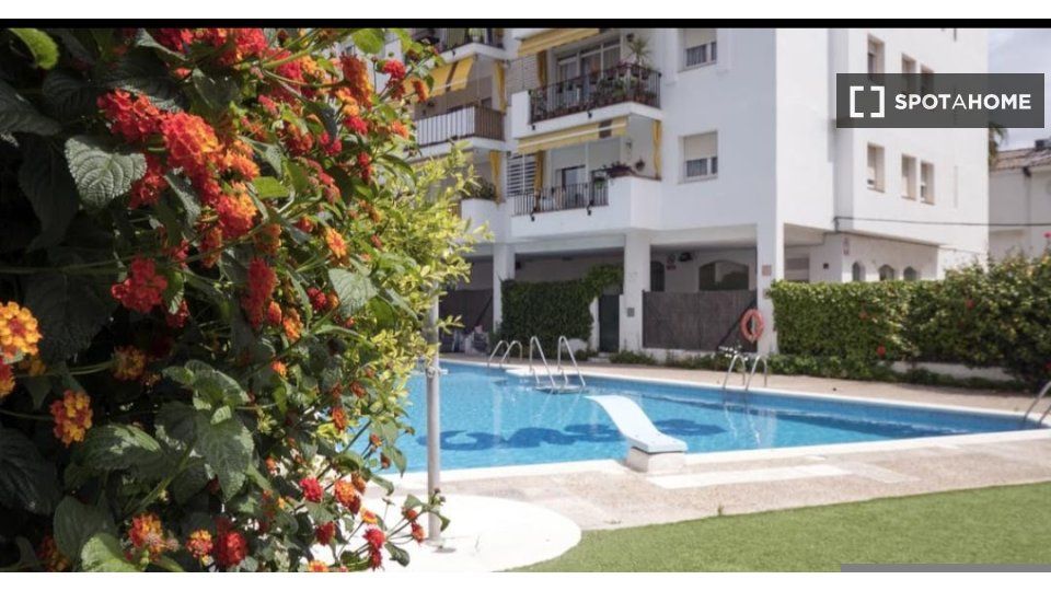 Piscina de Pis de lloguer en Sitges amb Aire condicionat, Calefacció i Moblat