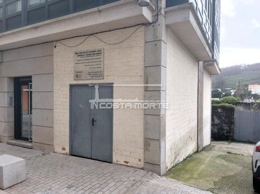 Local comercial en venda a Cee
