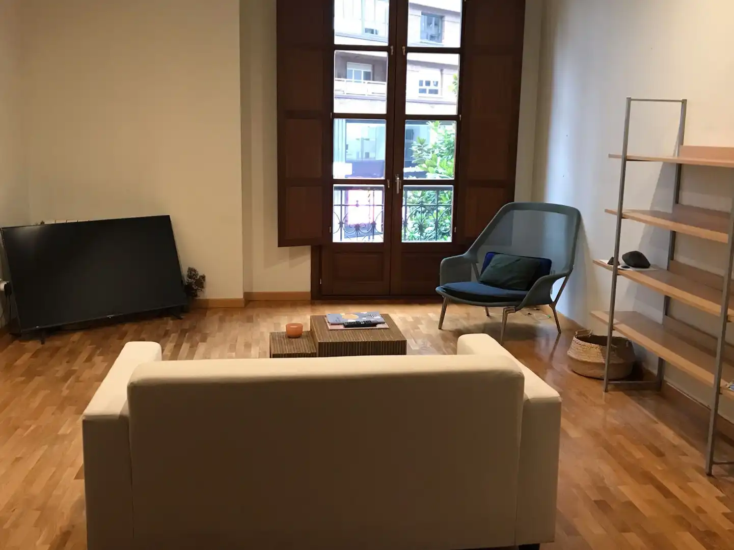 Sala de estar de Piso de alquiler en Gijón  con Calefacción, Parquet y Terraza