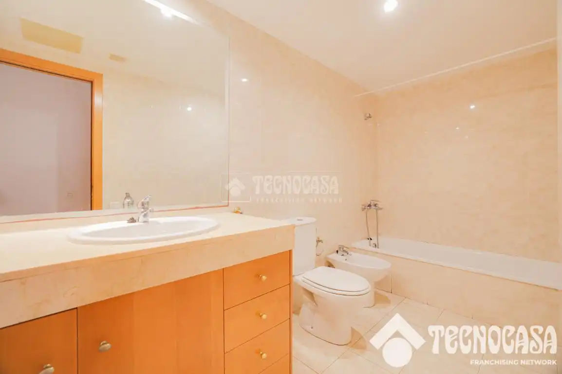 Bathroom of Flat for sale in Mataró  with Air Conditioner, Heating and Storage room