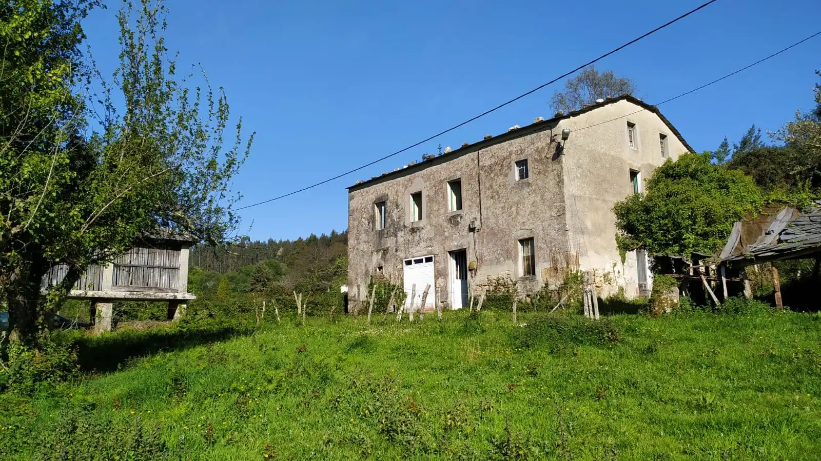 Casa rústica amb jardí en venda a Viveiro