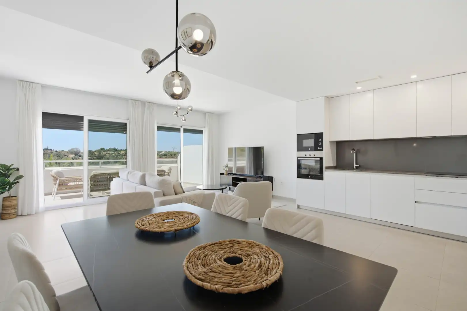 Sala de estar de Ático en venta en Estepona con Aire acondicionado, Terraza y Piscina