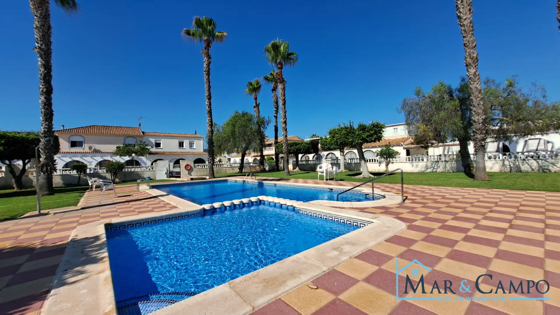 Piscina de Casa adosada en venta en Los Alcázares con Aire acondicionado, Jardín privado y Amueblado