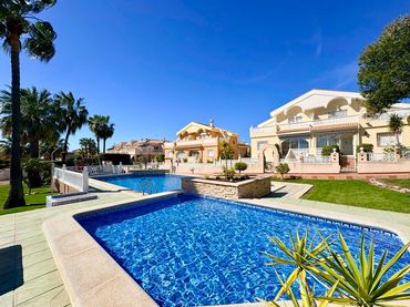 Casa a schiera in vendita a Avenida Antonio Quesada 16