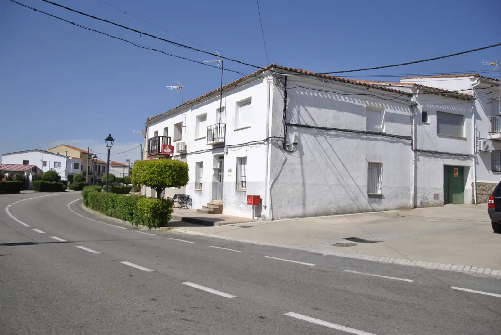Vista exterior de Casa adosada en venda en Tejeda de Tiétar amb Calefacció, Moblat i Balcó