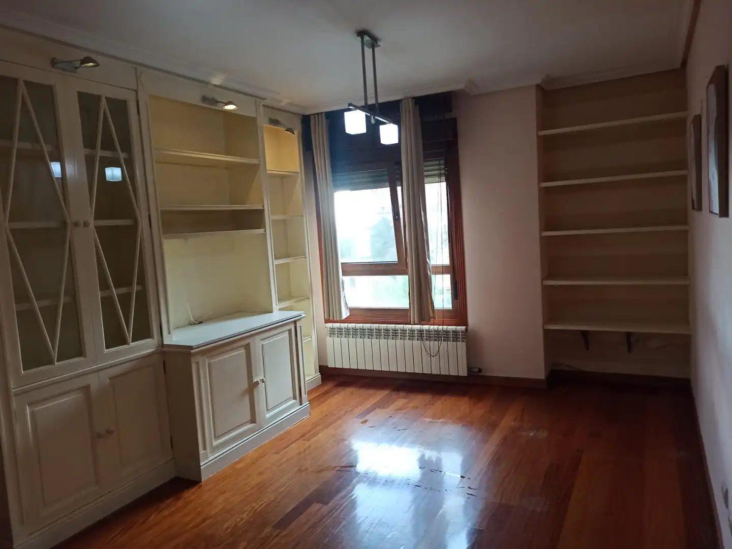 Living room of Apartments for rent in Vigo   with Heating, Parquet flooring and Storage room