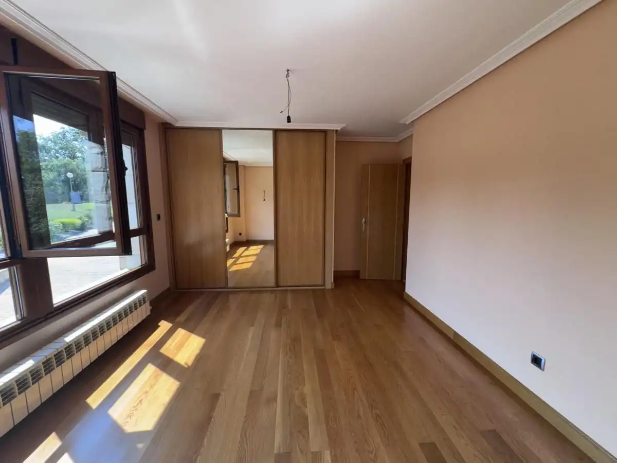 Dormitori de Casa o xalet en venda en Siero amb Calefacció, Jardí privat i Terrassa