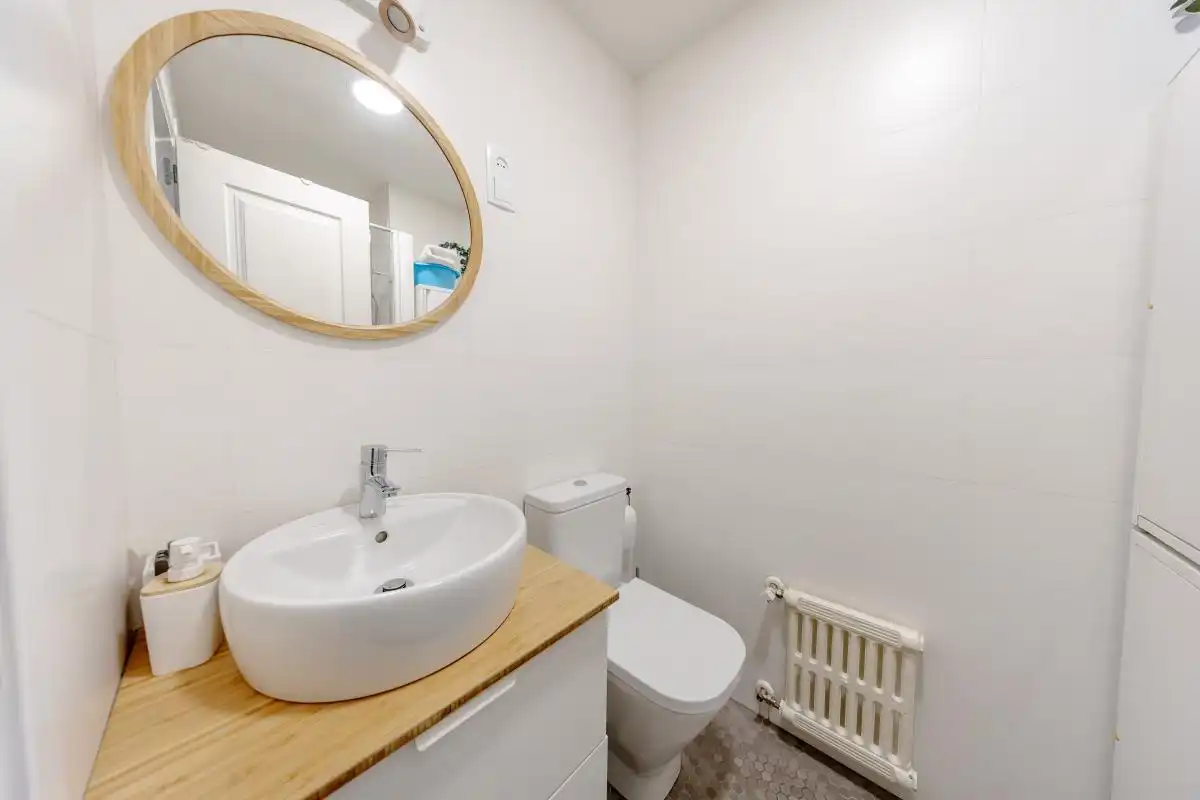 Badezimmer von Wohnung zum Verkauf in Madrid mit Klimaanlage, Heizung und Privatgarten