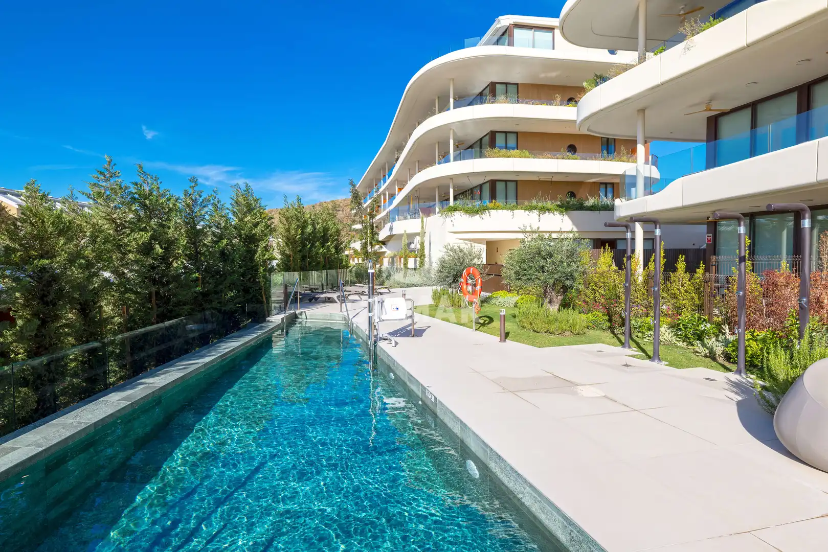 Schwimmbecken von Wohnungen zum Verkauf in Fuengirola mit Heizung, Privatgarten und Abstellraum