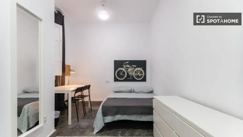 Habitación de Piso para compartir en Valencia con Aire acondicionado, Calefacción y Amueblado