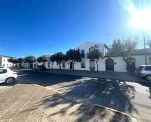 Vista exterior de Casa adosada en venda en Jerez de la Frontera amb Jardí privat