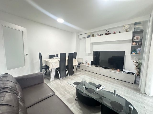 Sala d'estar de Pis en venda en Coslada amb Aire condicionat, Parquet i Terrassa