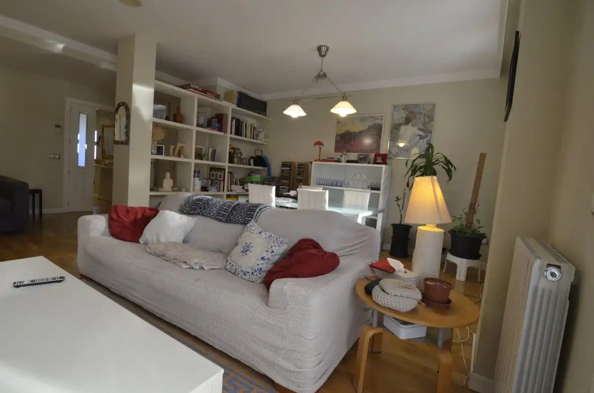 Sala de estar de Casa adosada en venta en Doñinos de Salamanca con Calefacción, Parquet y Terraza