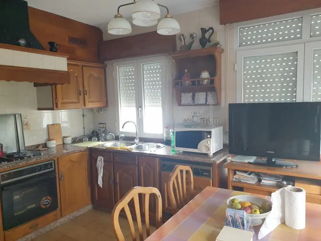 Cuina de Casa o xalet en venda en Parada de Sil amb Calefacció, Parquet i Terrassa