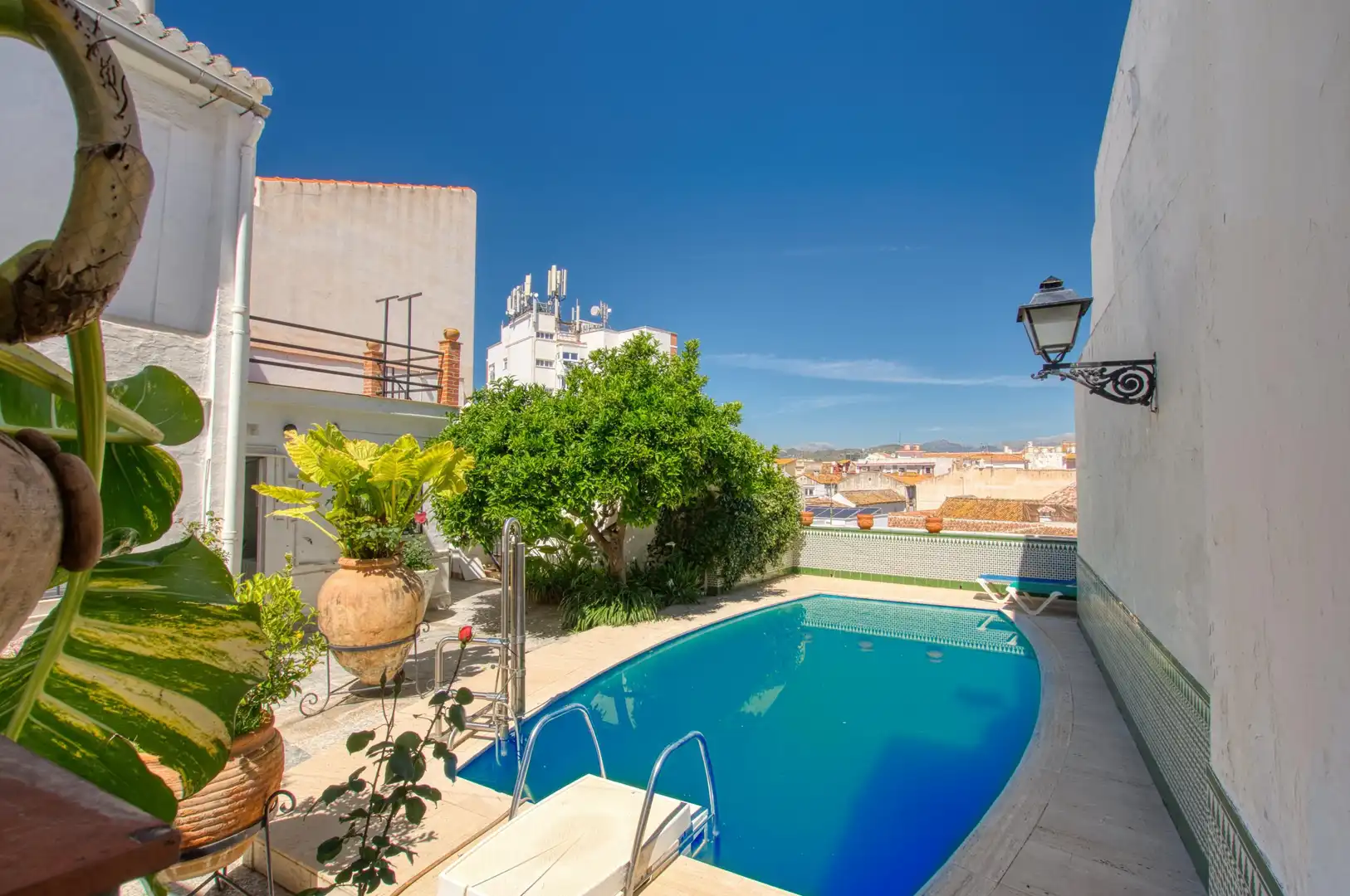 Piscina de Casa adosada en venda en Vélez-Málaga amb Jardí privat, Traster i Piscina comunitària