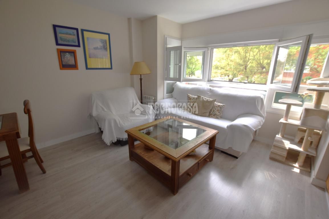 Sala de estar de Piso en venta en Fuenlabrada con Calefacción y Piscina comunitaria