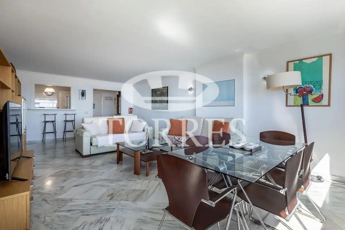 Sala d'estar de Pis en venda en Benalmádena amb Aire condicionat, Terrassa i Traster