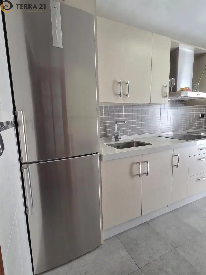 Cuina de Pis de lloguer en Jaén amb Aire condicionat, Terrassa i Moblat