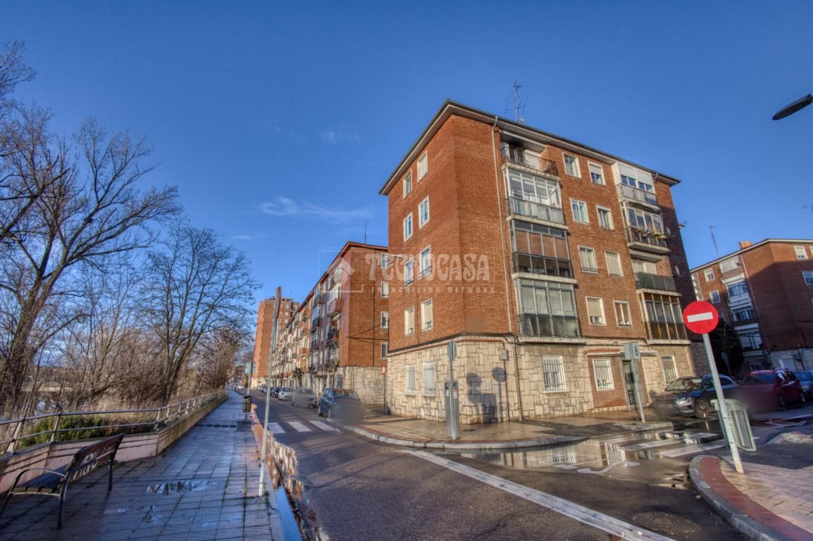 Exterior view of Flat for sale in Valladolid Capital  with Air Conditioner, Heating and Terrace