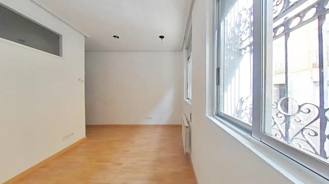 Habitación de Piso en venta en Madrid con Calefacción