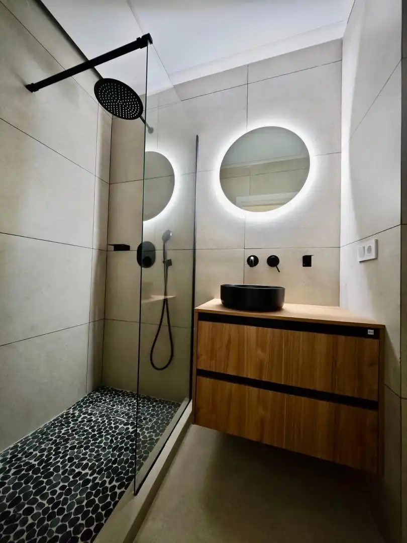 Badezimmer von Erdgeschoss zum Verkauf in Fuengirola mit Klimaanlage, Heizung und Terrasse
