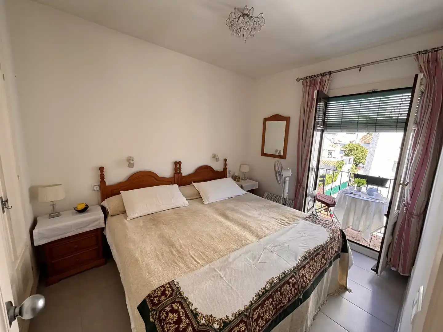 Habitación de Apartamento para compartir en Estepona con Aire acondicionado, Trastero y Piscina