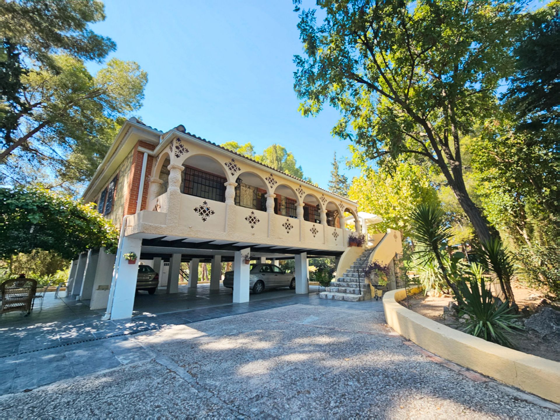 Vista exterior de Casa o xalet en venda en La Guardia de Jaén amb Aire condicionat, Calefacció i Jardí privat