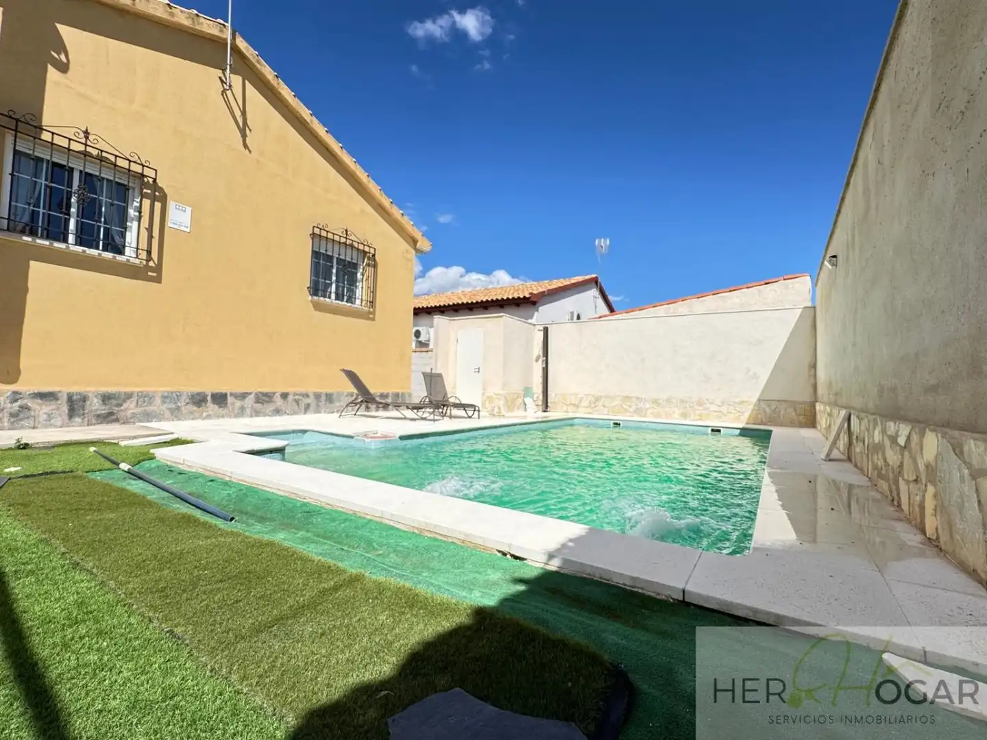 Piscina de Casa o chalet en venta en Burguillos de Toledo con Aire acondicionado, Calefacción y Jardín privado