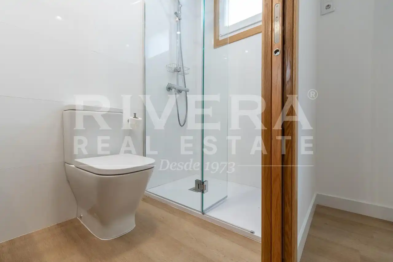 Baño de Apartamento en venta en Sanxenxo con Aire acondicionado, Calefacción y Terraza