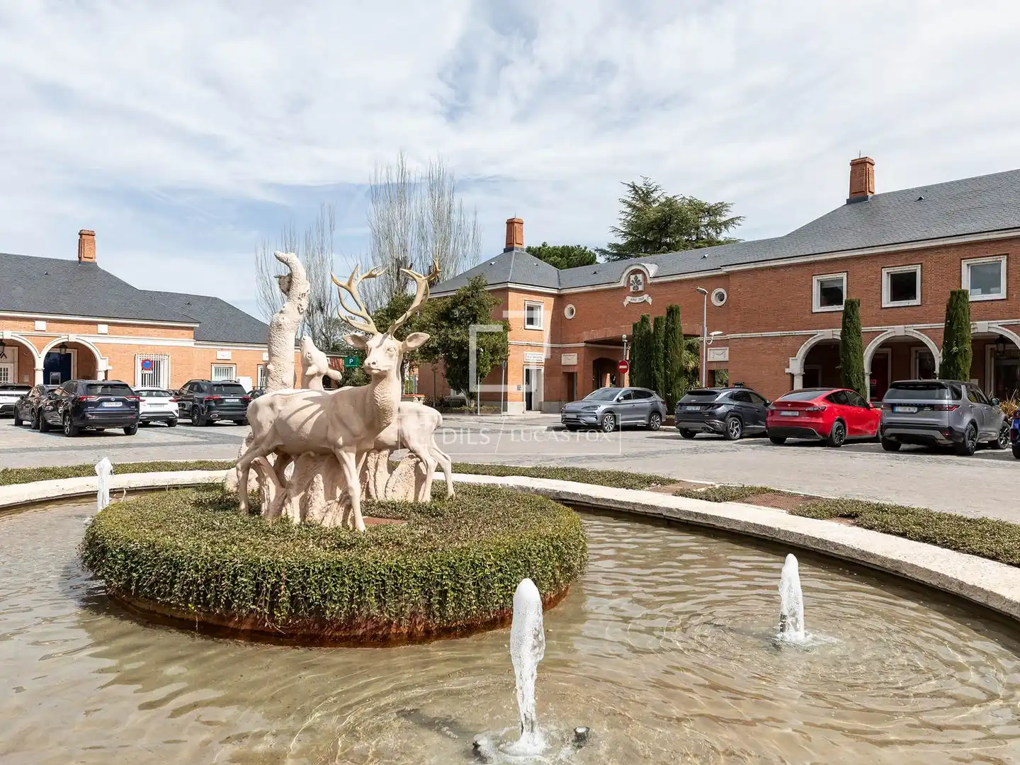 Vista exterior de Casa o xalet en venda en La Moraleja amb Aire condicionat, Calefacció i Jardí privat