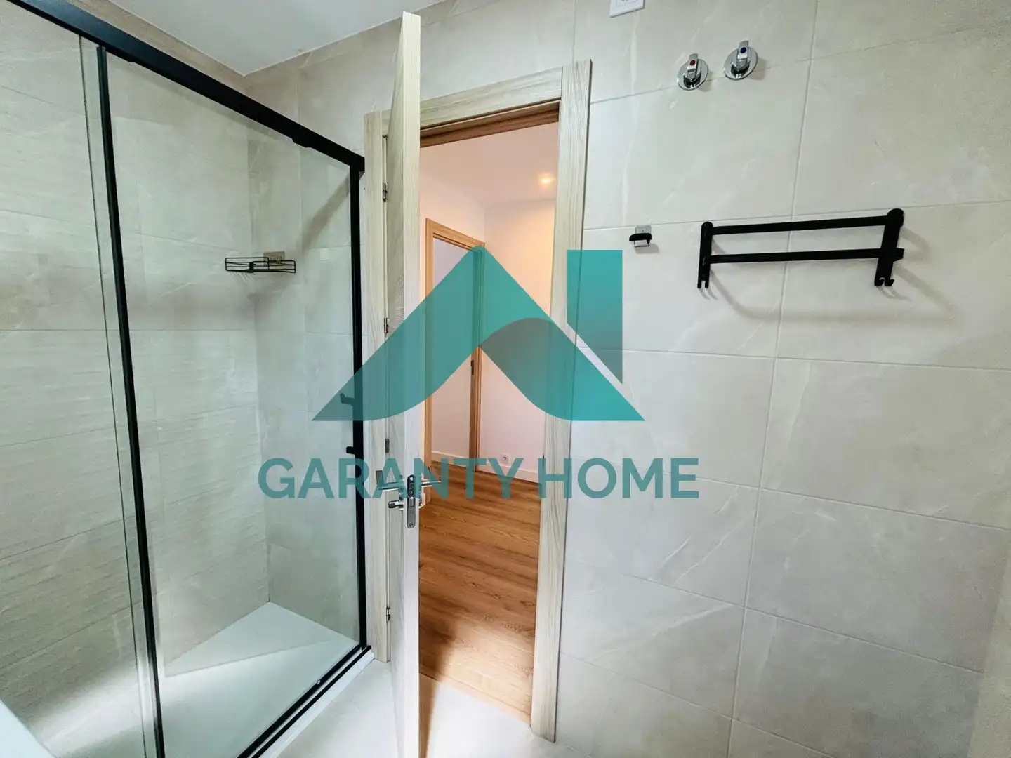 Bathroom of Flat for rent in Cáceres  with Air Conditioner and Furnished